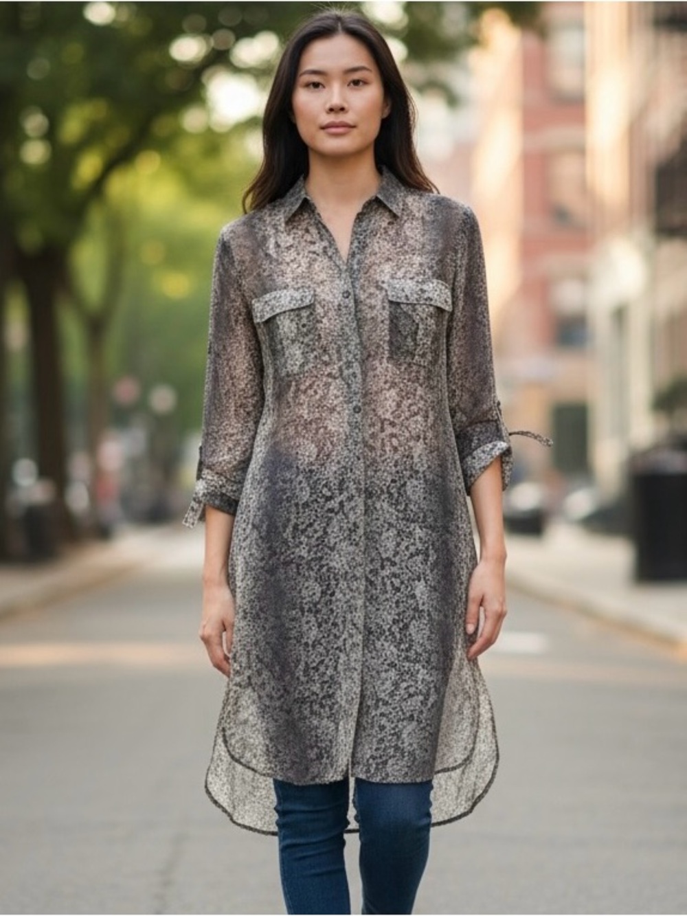 Haute Project Cream and Gray Snake Print Longline Button-Down Shirt Xl